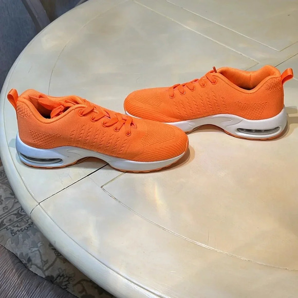 MISHANSHA WOMANS SIZE 8 SNEAKERS - Picture 4 of 4